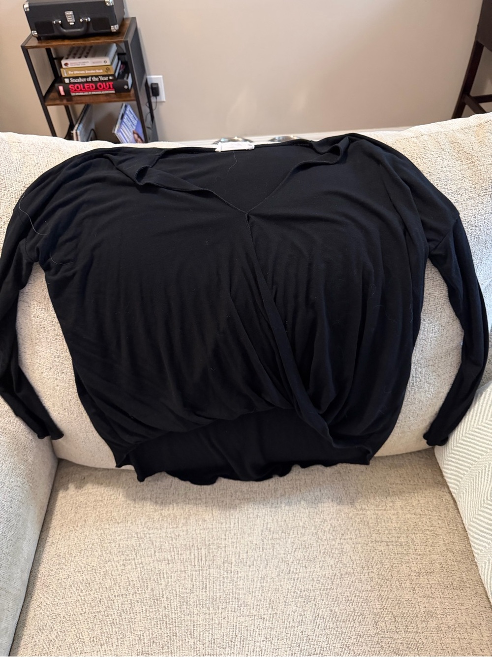 Black long sleeve top with a flowy, relaxed fit #minimalist
Size S